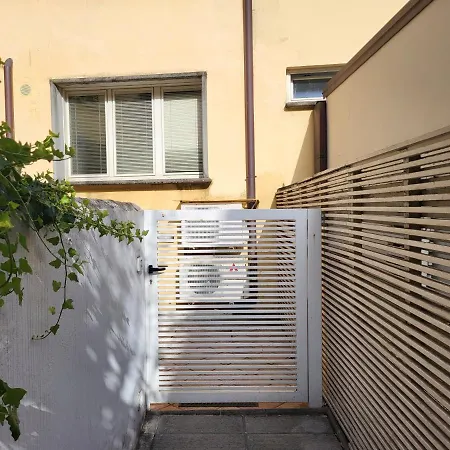 La Casa Di Remo Ground-floor With A Patio * Florens